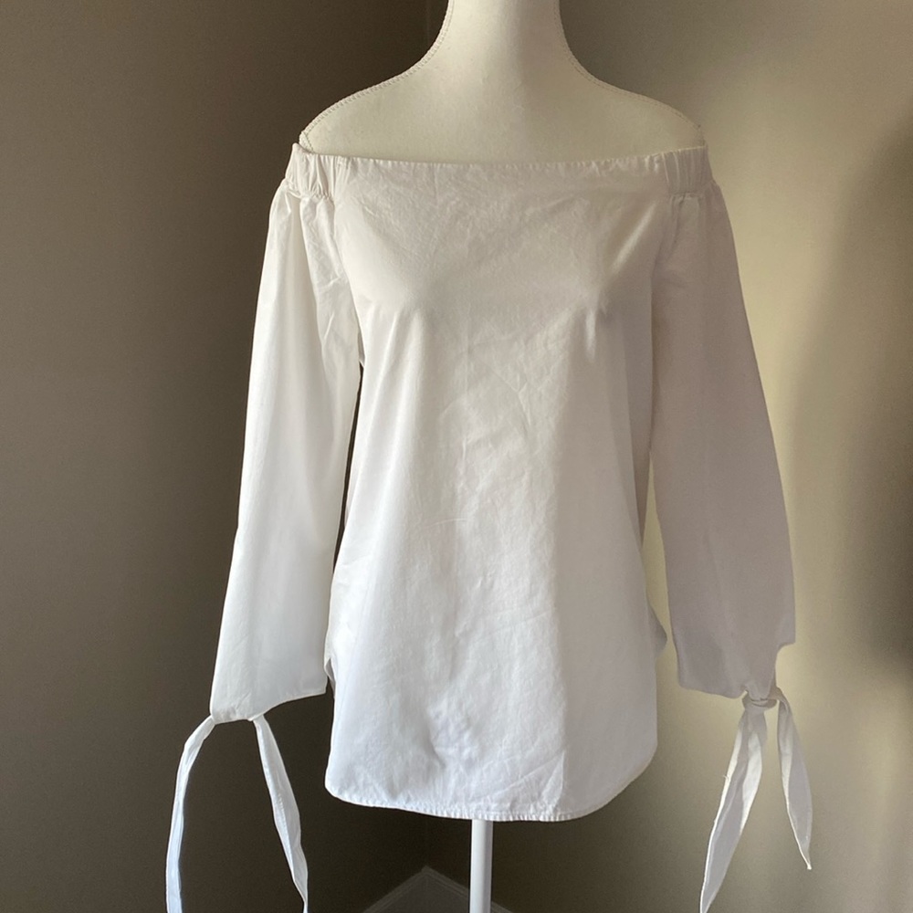 JOA Los Angels, off the shoulder white shirt. Size small.